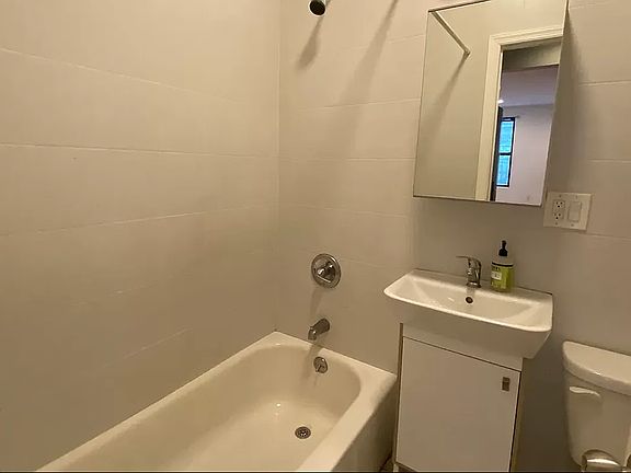 4th image of 230 E 83rd St #3RW