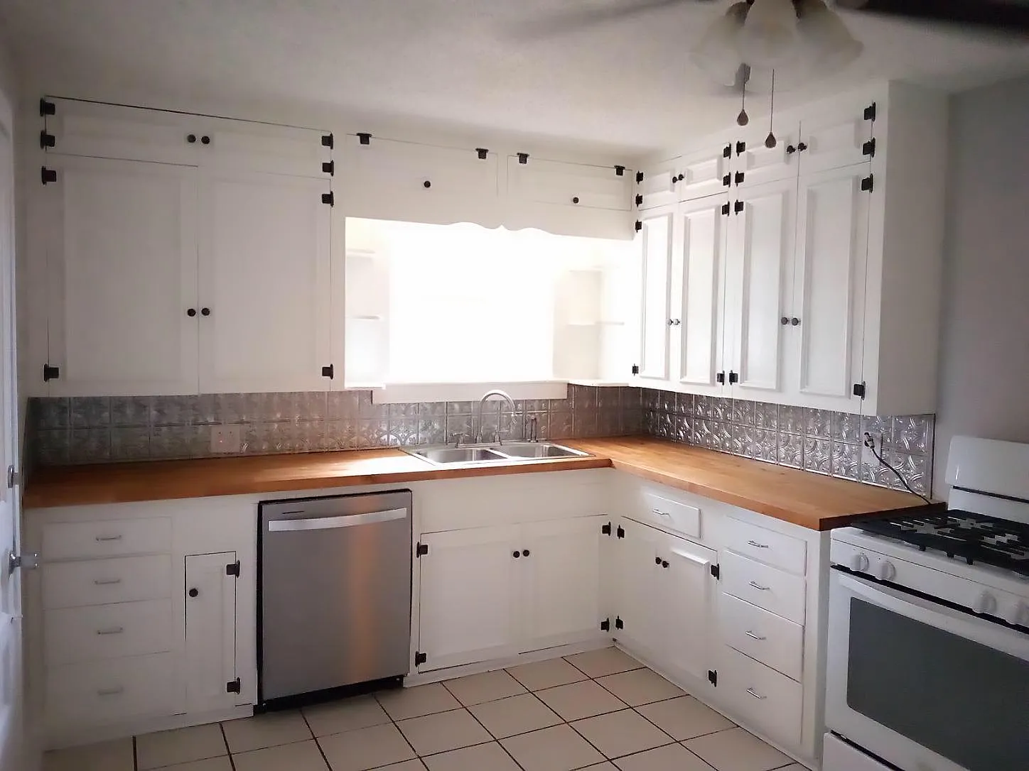 403 S Sycamore St — Photo 3