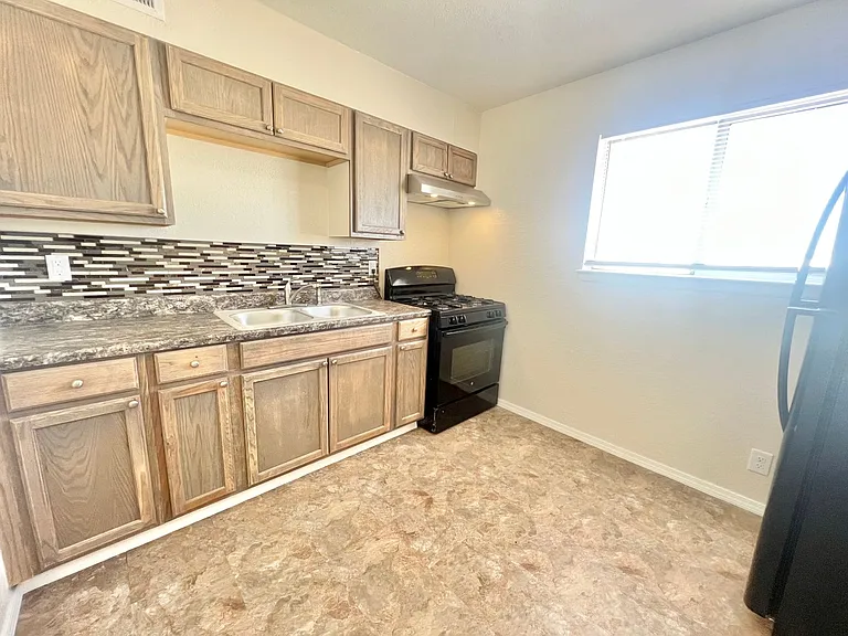 513 Candelaria Rd NW — Photo 10
