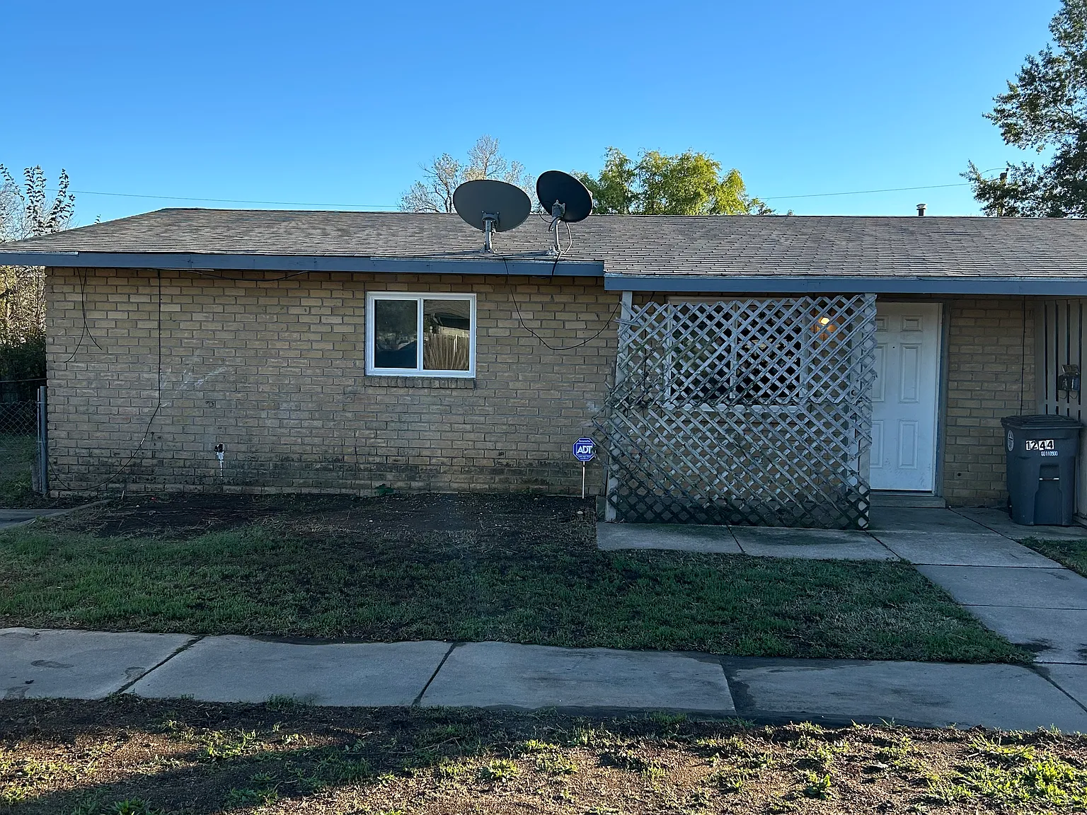 2 bed, 900 sqft, $1,000 — Photo 1