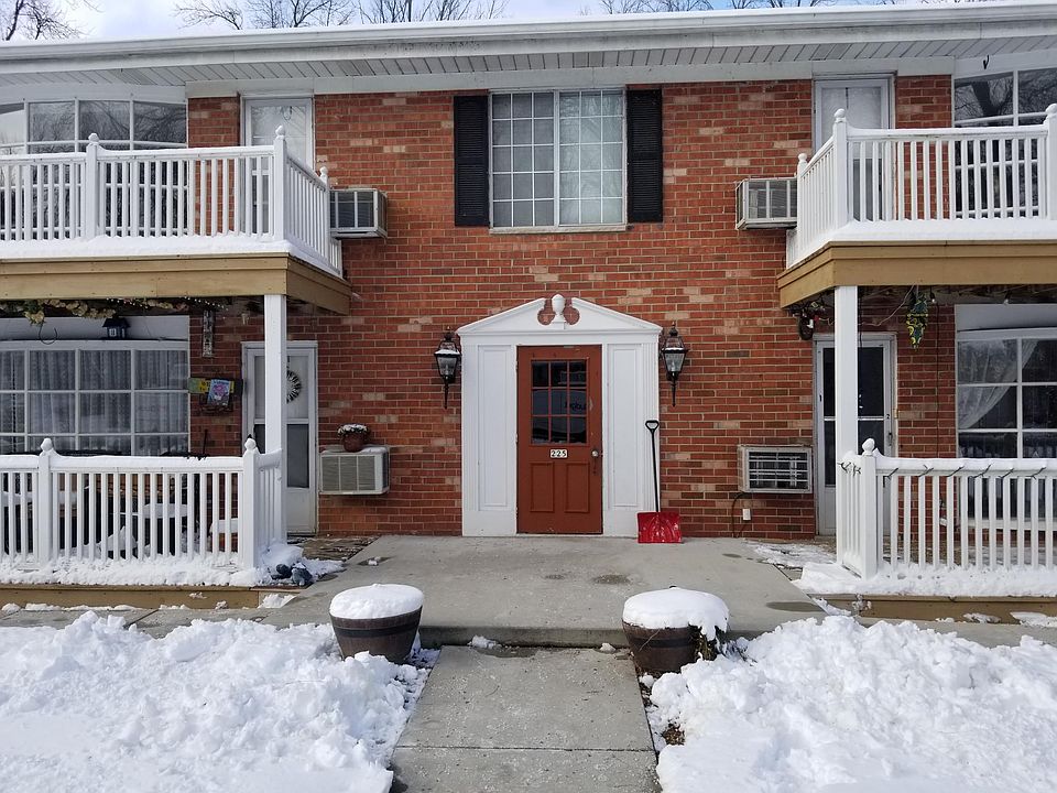 1st image of 225 Williamsburg Dr #4