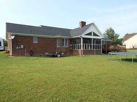 3rd image of 107 Kimberly Ln