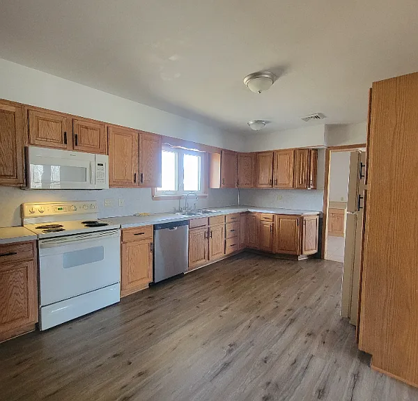 151 Huston Ave — Photo 6