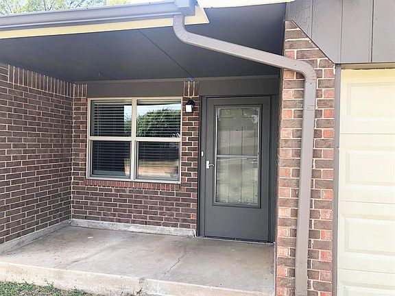3rd image of 1017 Newport Ave