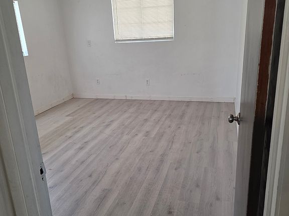 4th image of 905 Castro Ln