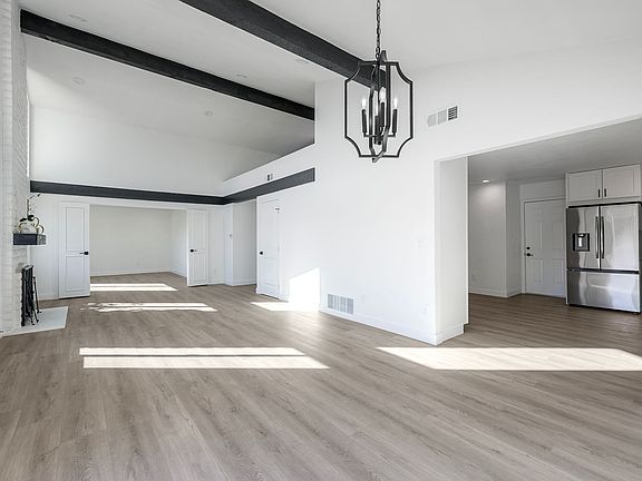 4th image of 119 Matamoros Ct