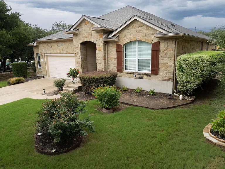 1301 Rimstone Dr — Photo 2