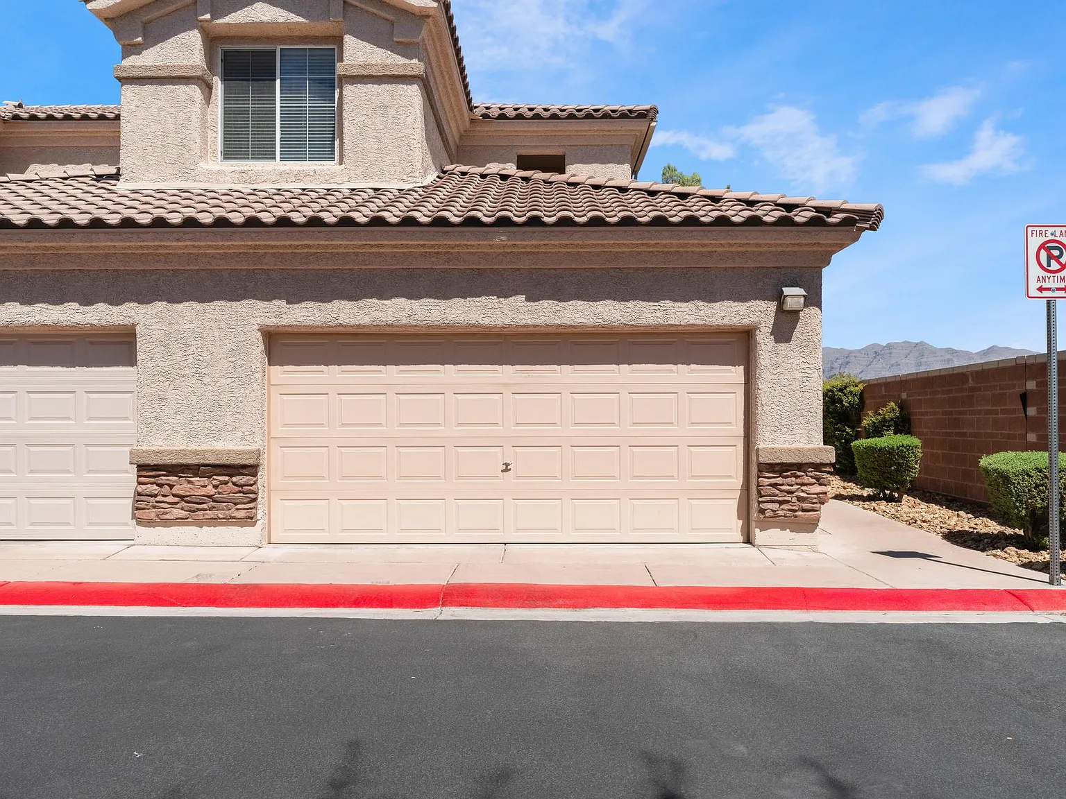 3 bed, 1454 sqft, $1,800 — Photo 1