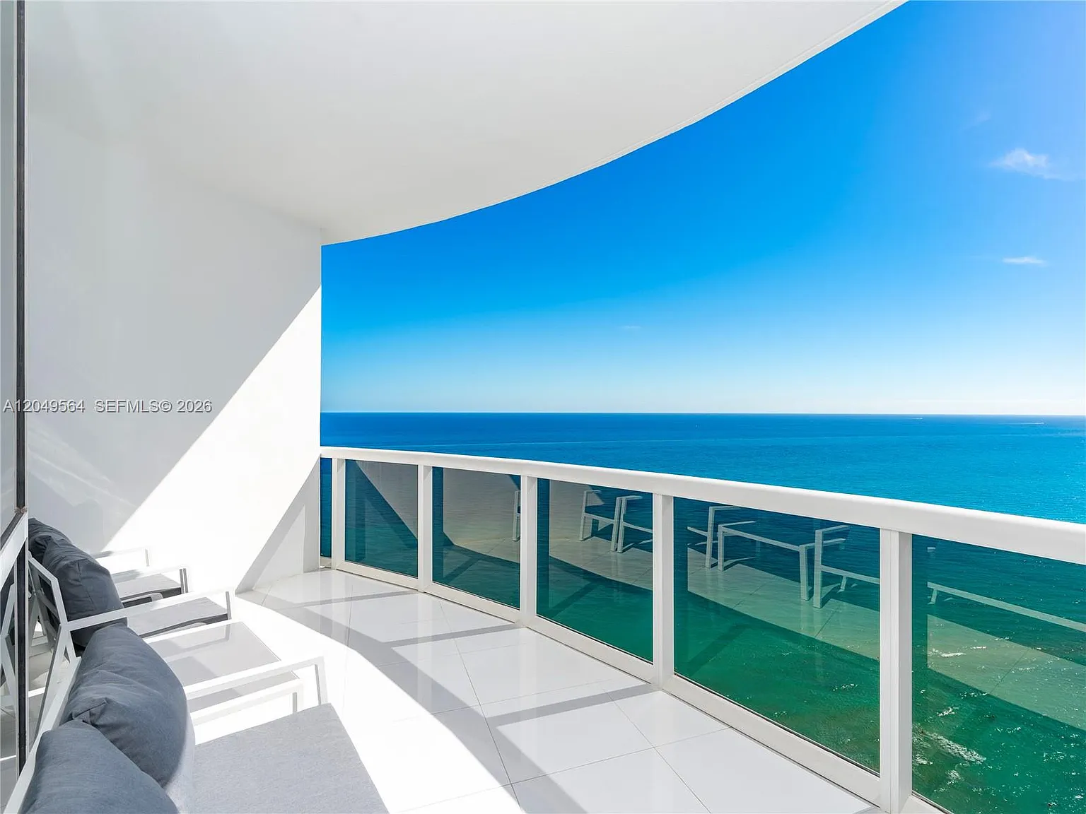 Trump Royale Condo — Photo 3