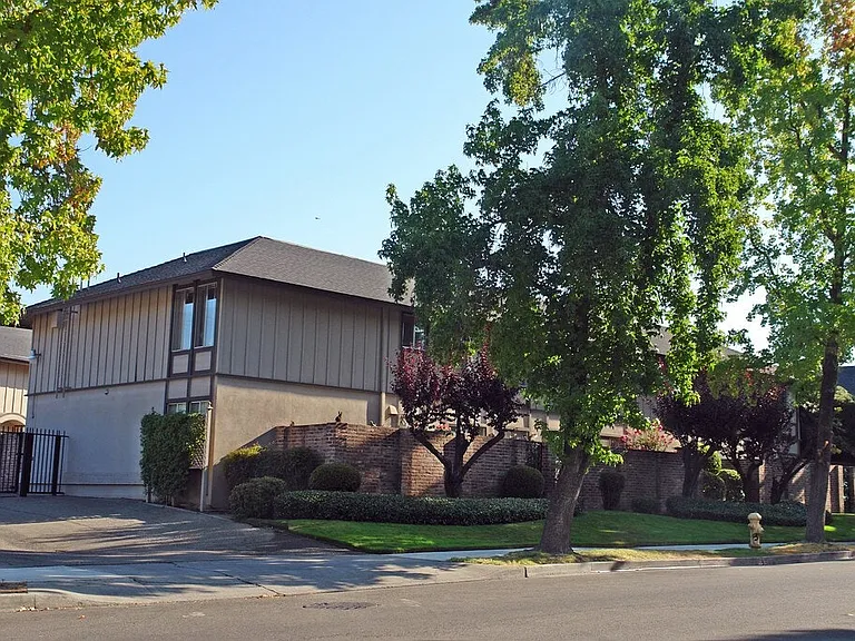 1351 Buckingham Way #5 — Photo 3