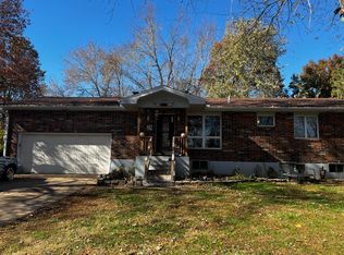 1205 McPhail Dr, Aurora, MO 65605