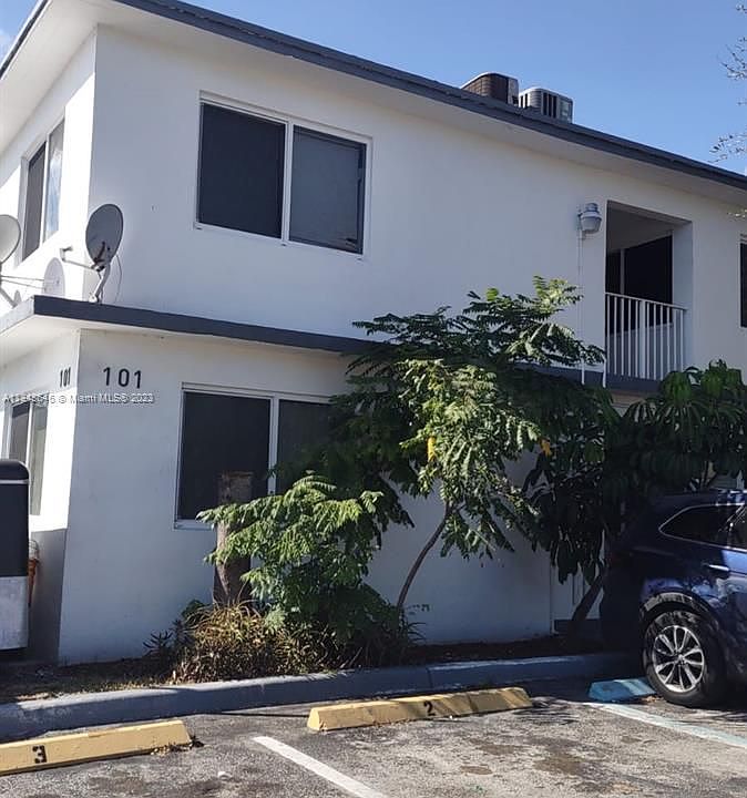 1st image of 101 NW 29th Ave APT 2