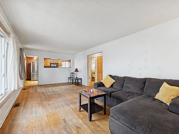 3rd image of 360 N Lincoln Ave
