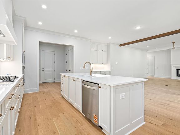 4th image of 729 Bethesda Ct