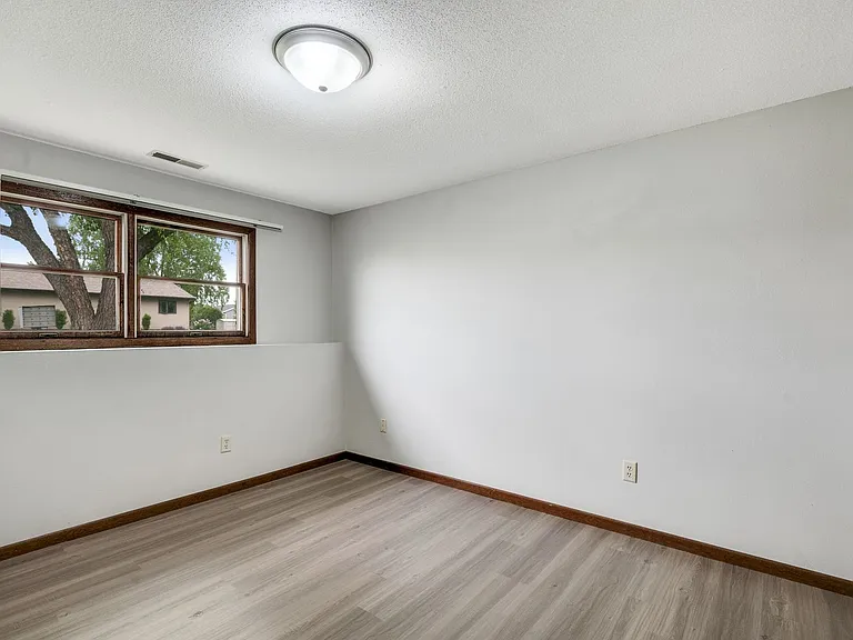 1225-1233 Branding Iron Rd — Photo 19