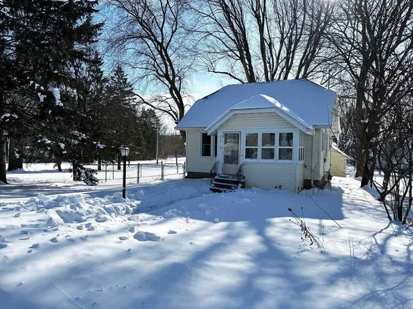 210 1st Street, Friesland, WI 53935