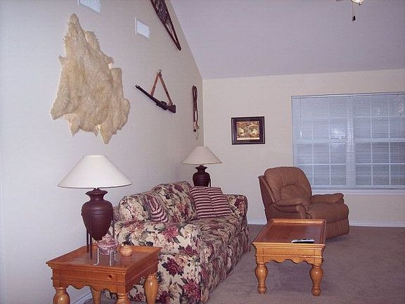 3rd image of 338 Whitworth Ln