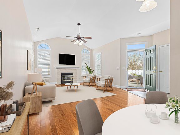 2nd image of 215 Avonlea Pl #215