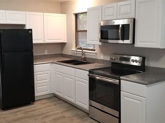 4th image of 904 Blue Springs Dr