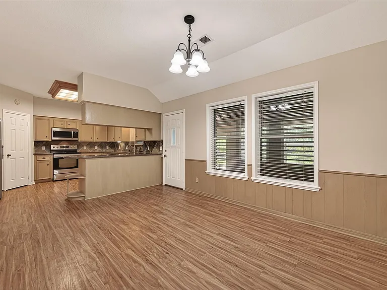 1012 Lilley Rd — Photo 12