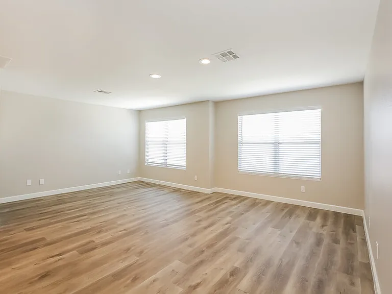326 Hopedale Ave — Photo 9