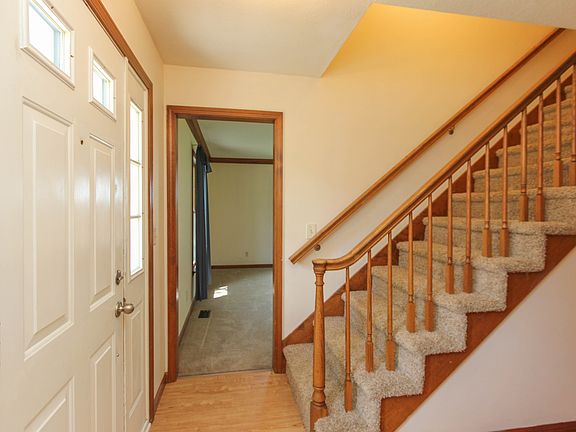 3rd image of 928 W 8th St