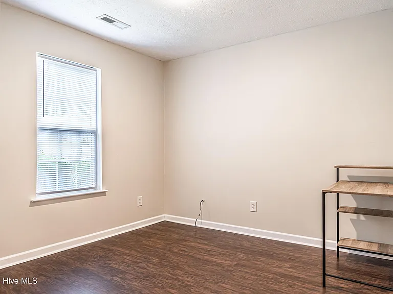 1215 W New Hampshire Ave — Photo 12