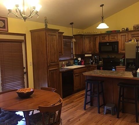 4th image of 902 E Sandalwood Cir