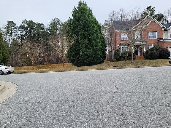 5th image of 205 Olde Salem Dr