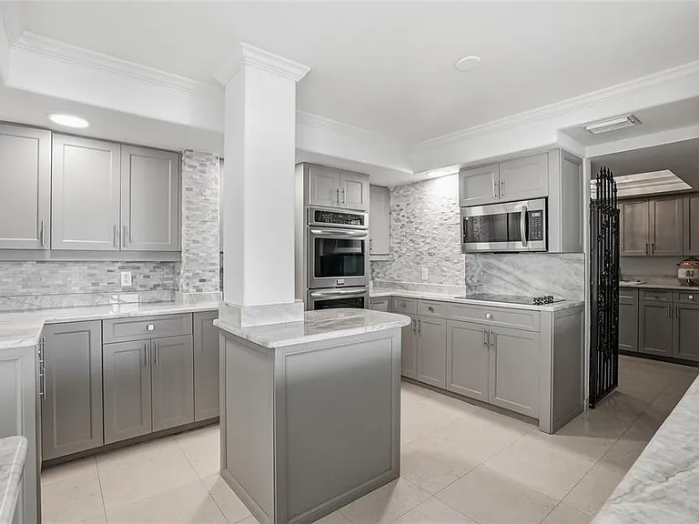 5700 Mariner St #702 — Photo 4