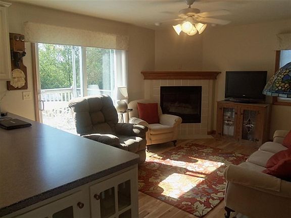 3rd image of 325 Fairview Dr