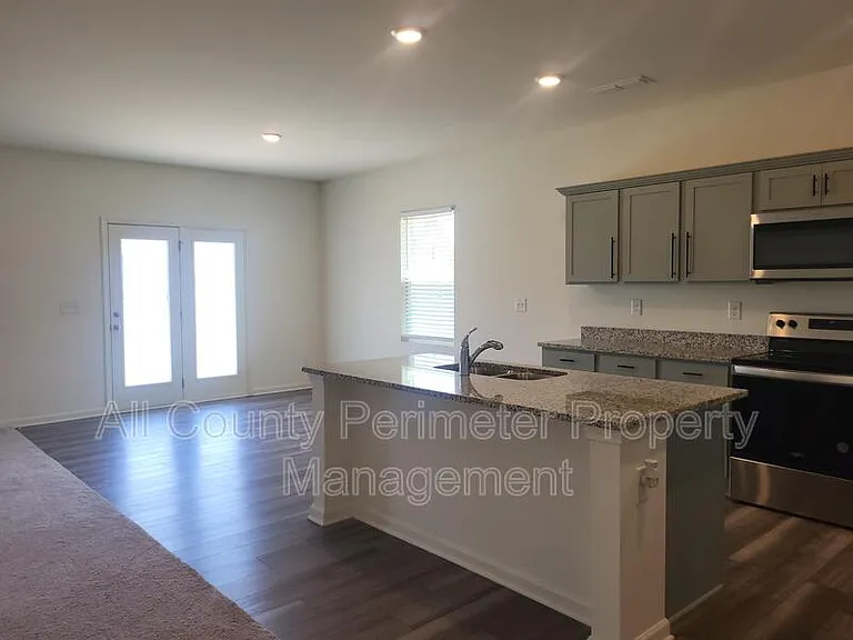 212 Cottontail Ln — Photo 2