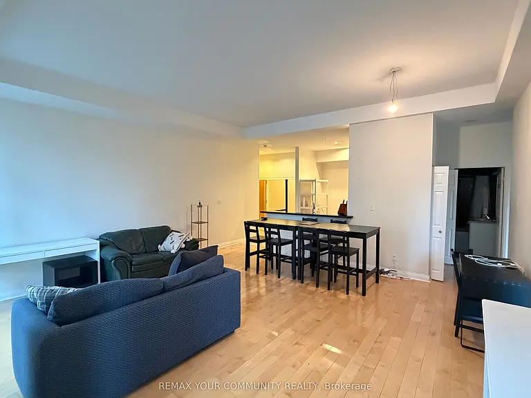 8 Wellesley St E #705 — Photo 4