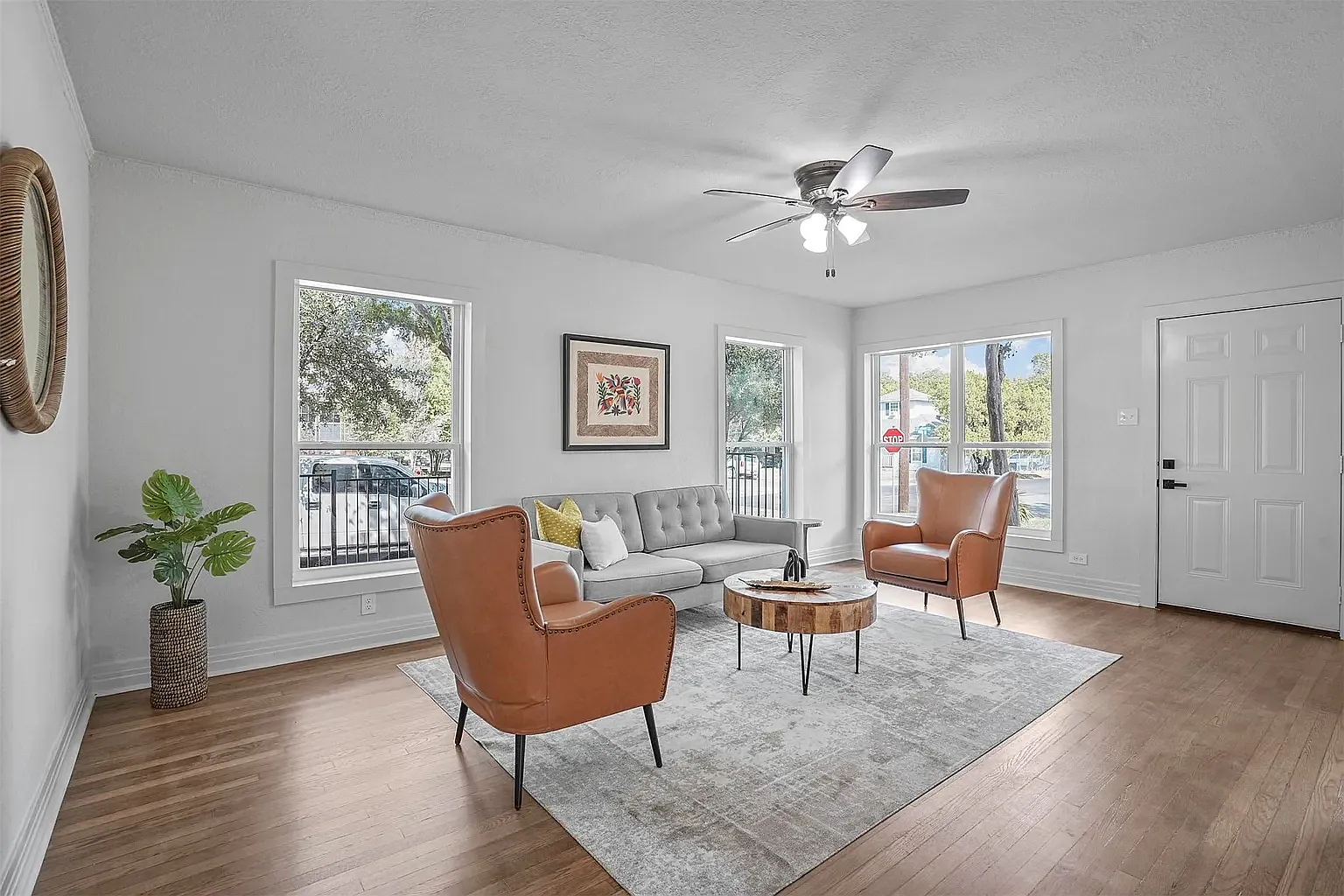 1 bed, 840 sqft, $1,690 — Photo 2