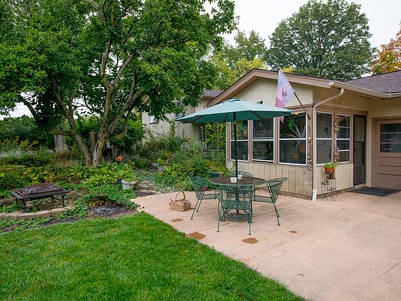 3rd image of 4063 Riverview Dr