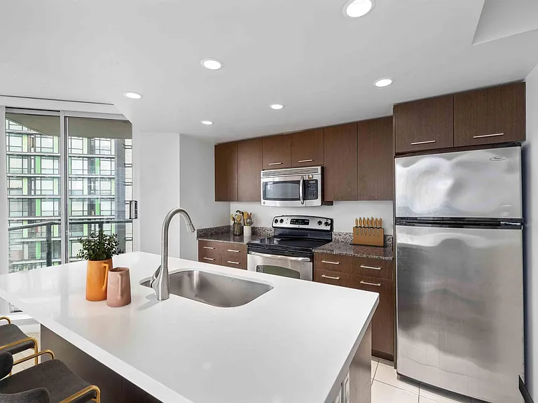 1212 Howe St — Photo 4