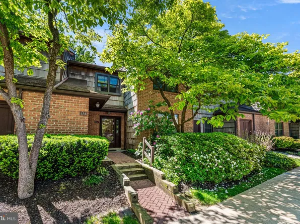 112 Chase Rd #106, Wayne, PA 19087