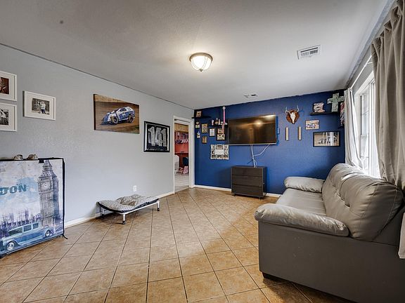 5th image of 18 Kaye Ln