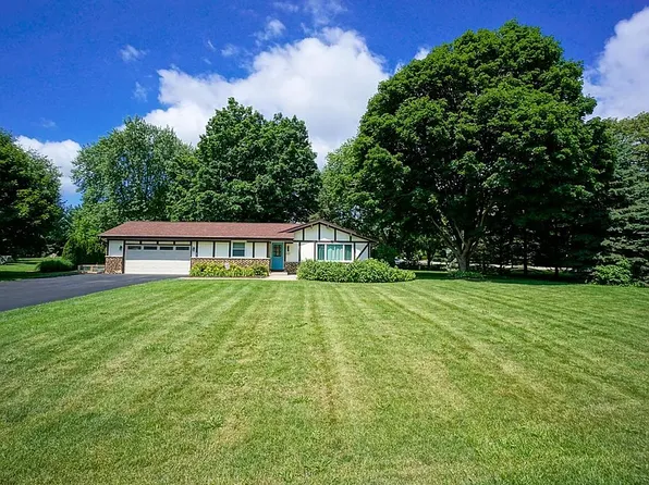 W354N5985 Lisbon Rd, Oconomowoc, WI 53066