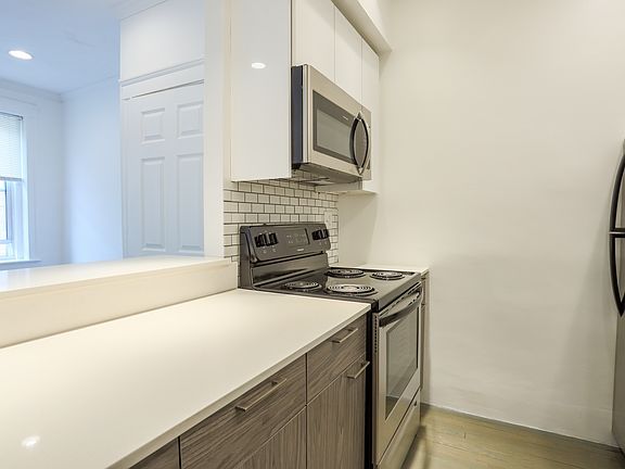 2nd image of 100 Jersey St #17