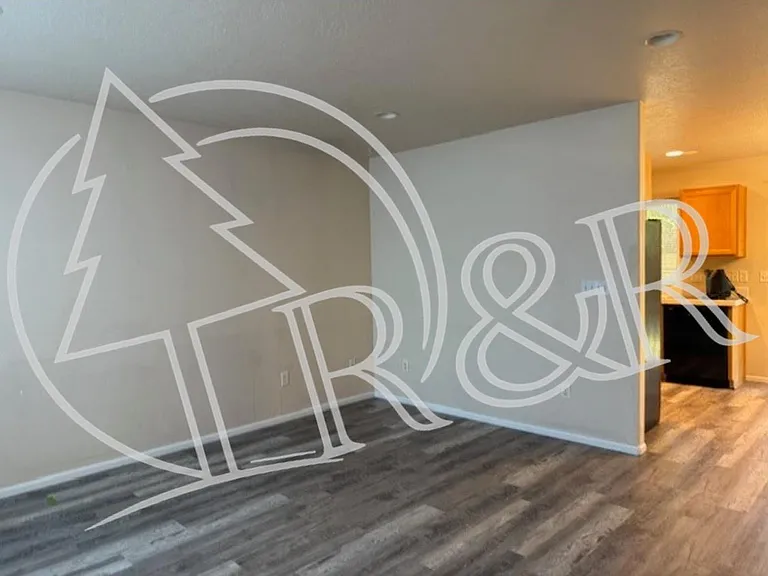 590 Hollyhock Ln — Photo 3