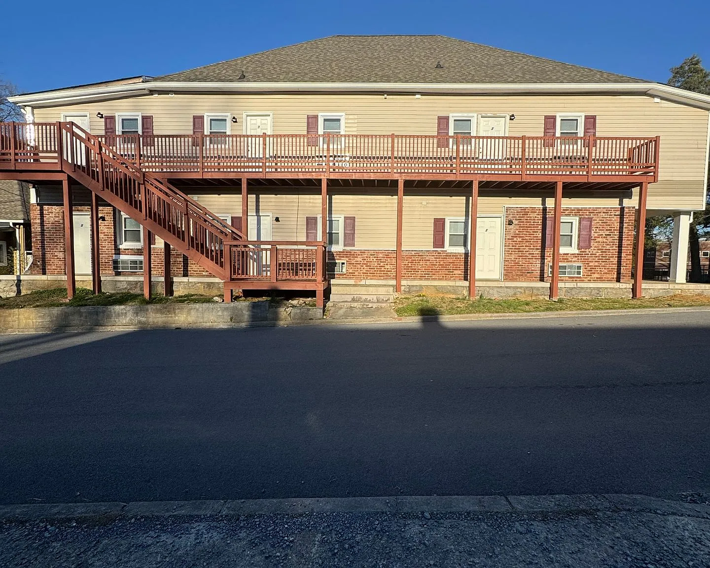 712 Lamont St. — Photo 3