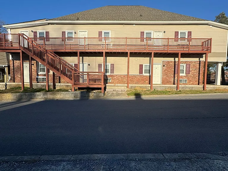 712 Lamont St. — Photo 3