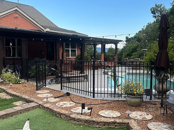 768 Outlook Ln
