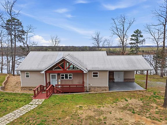 2nd image of 906 Stony Point Rd