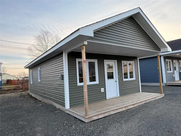 18 Hill Street, Grand Falls-Windsor, NL A2B1J5
