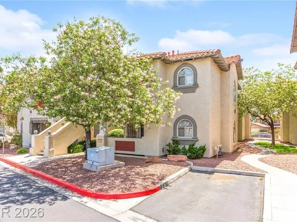 6832 Elm Creek Dr, Las Vegas, NV 89108