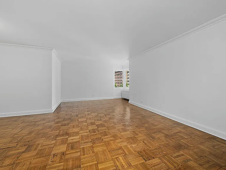 215 E 68th St #5Q — Photo 1