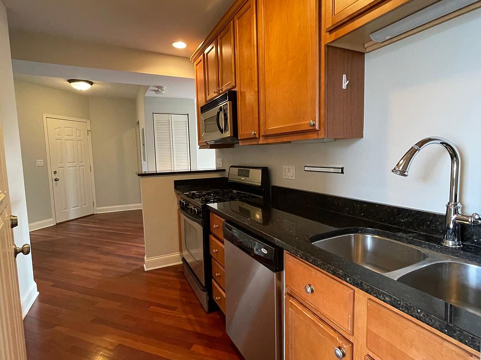 1st image of 3215 1/2 N Francisco Ave Unit 3E