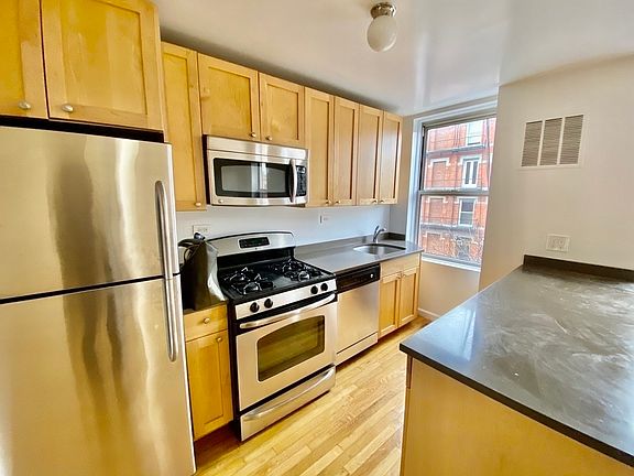 3rd image of 475 W Broadway #C6